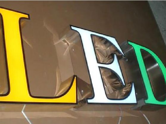竹溪介绍LED招牌的基础知识。